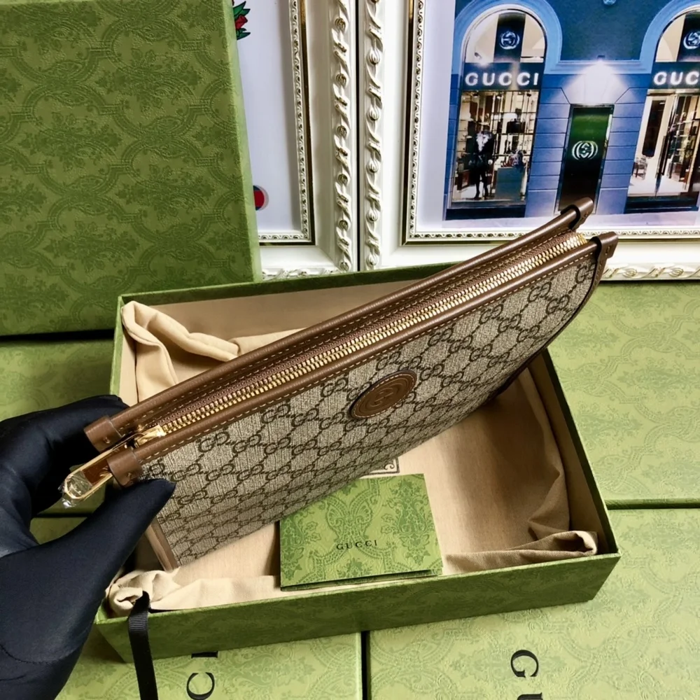 Gucci Aria GG Supreme Medium Pouch
